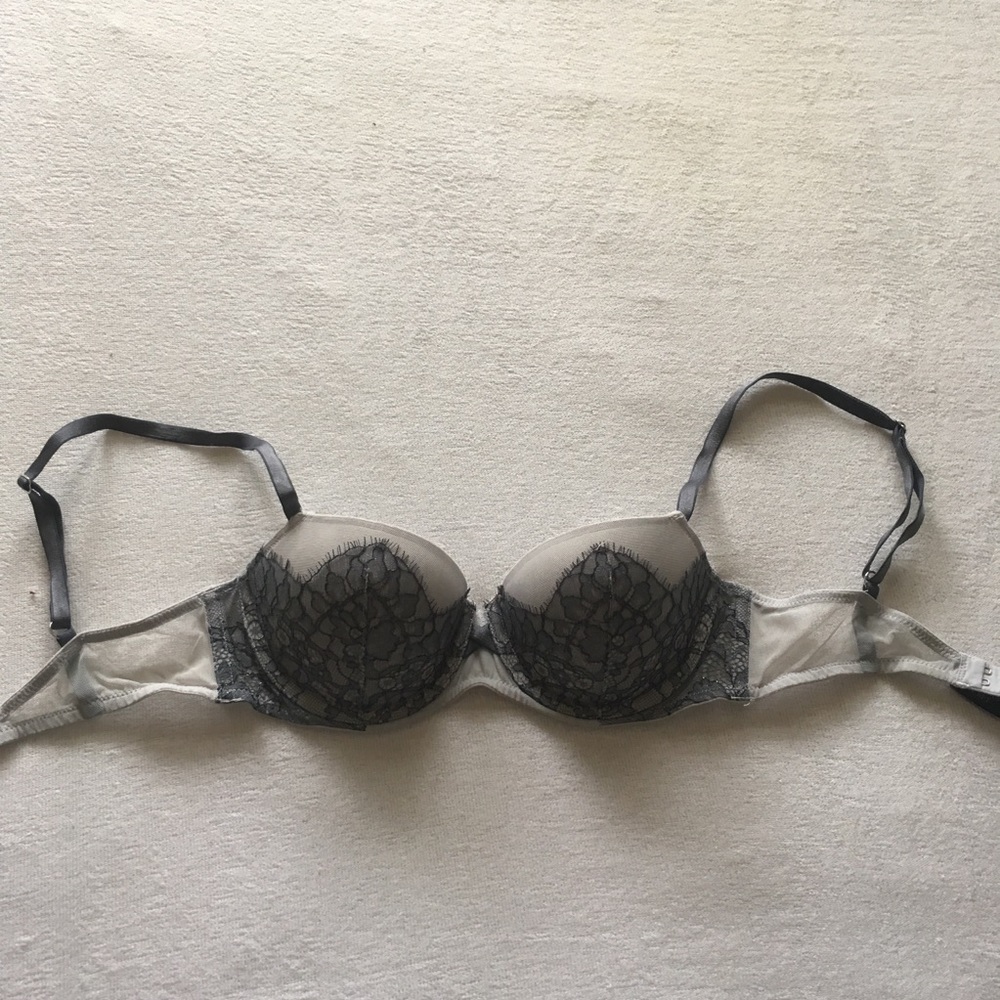 Victoria’s secret bra - 32C